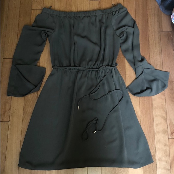 Off the shoulder dress - Picture 1 of 4